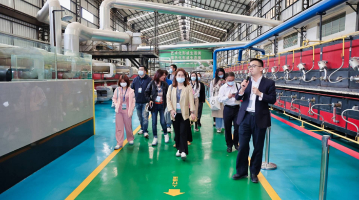 新浪家居走進(jìn)蒙娜麗莎_副本.jpg 新浪家居走進(jìn)蒙娜麗莎_副本.jpg